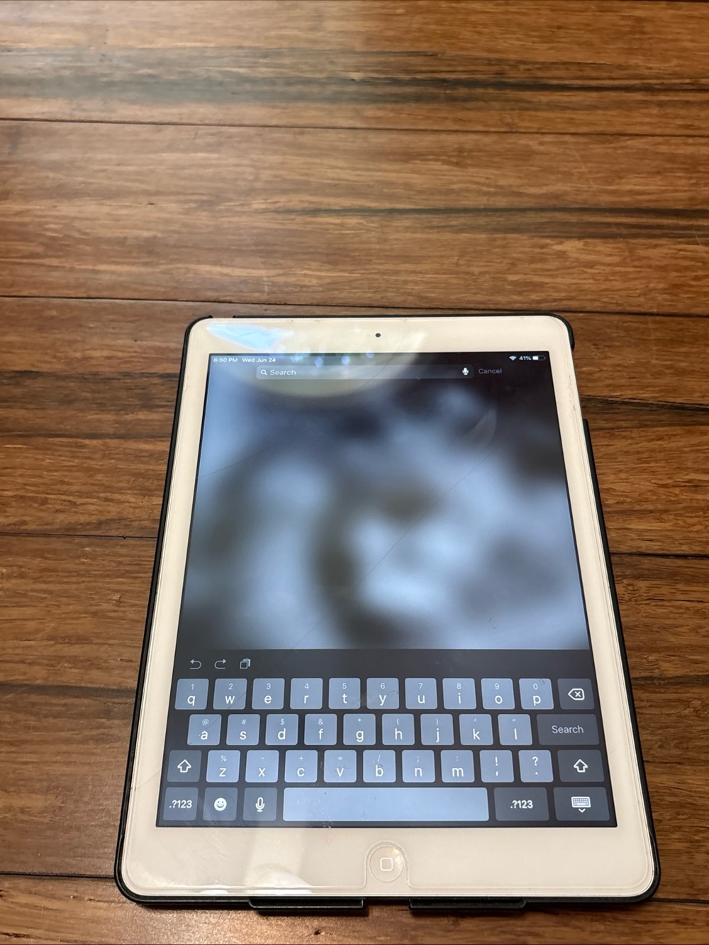 Apple iPad Air 16GB Works LOCKED Account MD785LL/B White Silver With Case READ - Picture 3 of 7